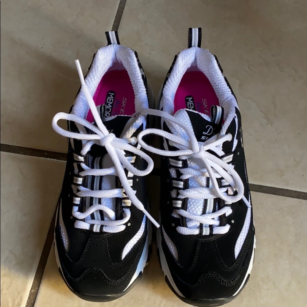 Skechers D’Lites Air-Cooled Memory Foam